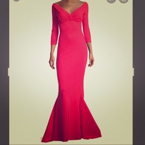 Long, red la Petite robe mermaid cut dress.